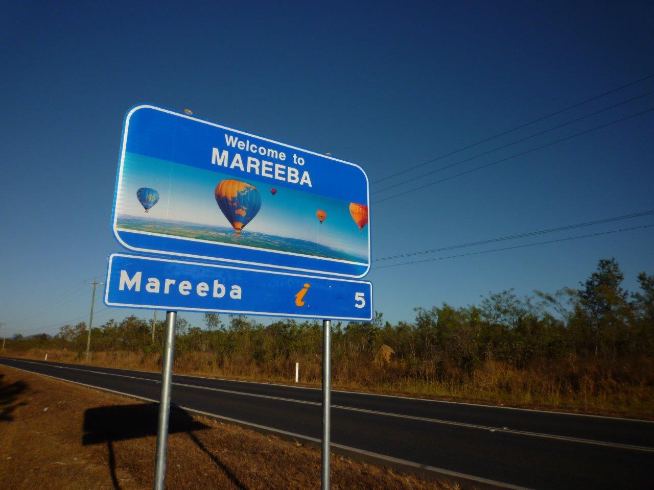 <p>気球の聖地「マリーバ」</p>
<p>道路標識にも気球の写真が！</p>
