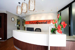 <p>FUTURE DENTALでは日本人スタッフがおり、 予約メールから治療中も言葉で困る事はありません。</p>
