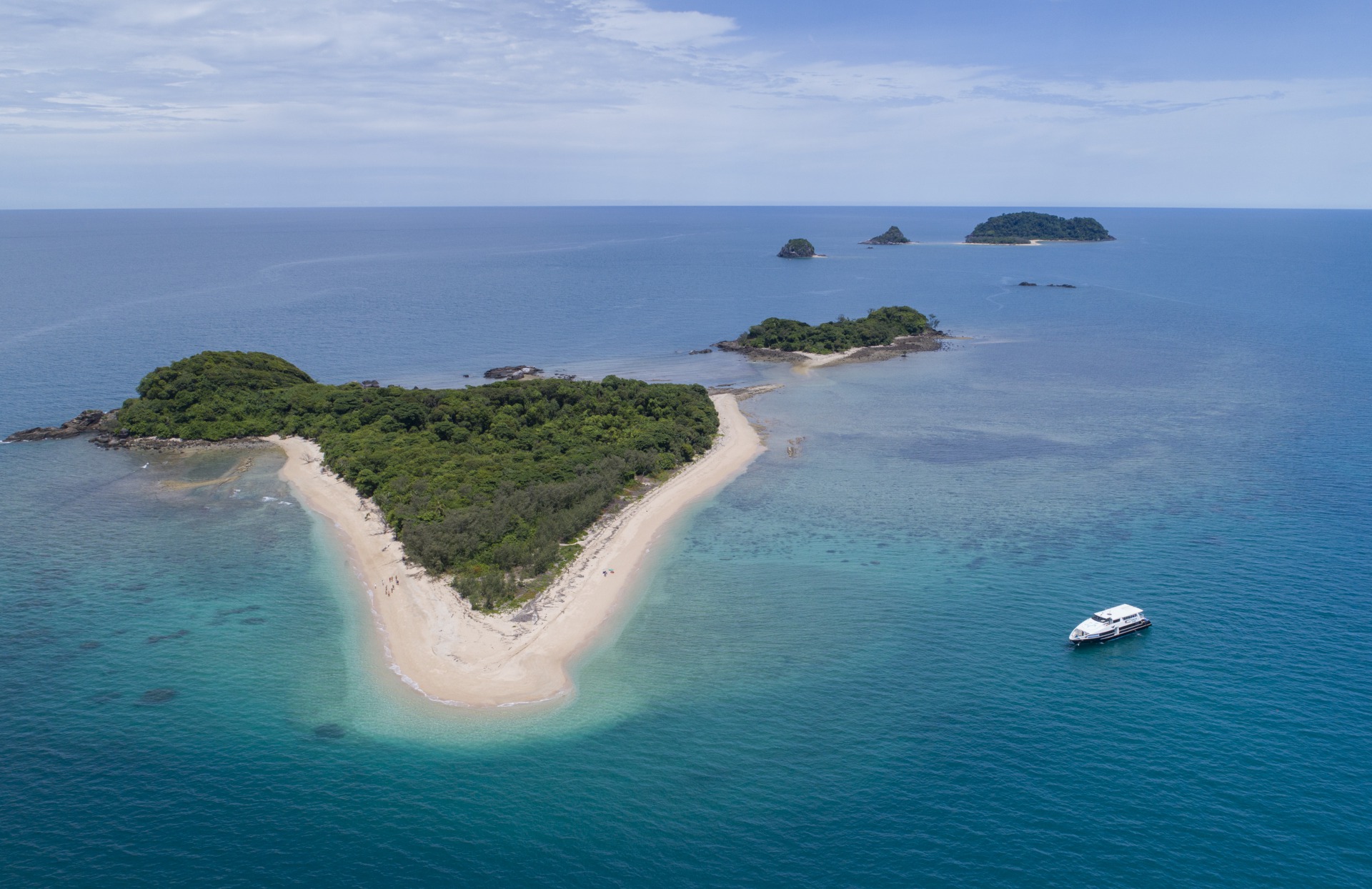 Frankland Islands Reef Cruises